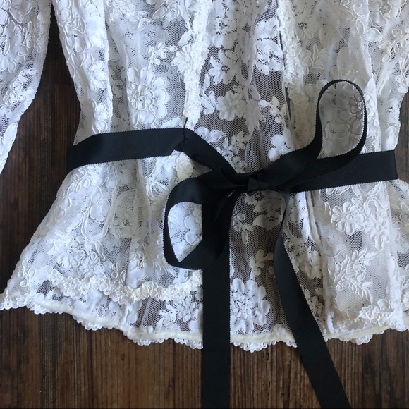 Vintage White Lace Embroidered Shabby Chic Cottagecore Cardigan Jacket with Belt - Picture 4 of 7